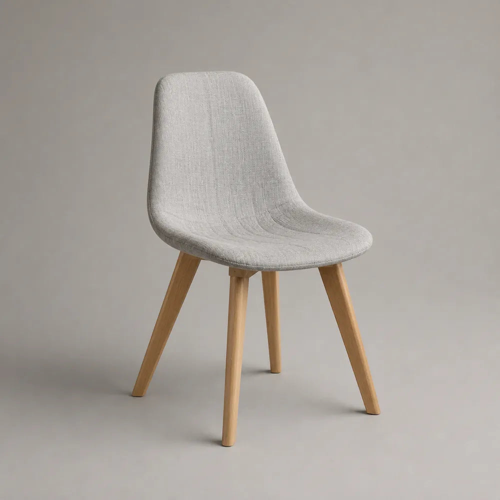 Chaise de salle à manger rembourrée en tissu gris clair avec pieds en bois naturel 50 x 55 x 85 cm