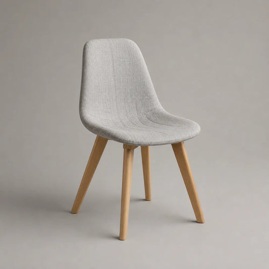 Chaise de salle à manger rembourrée en tissu gris clair avec pieds en bois naturel 50 x 55 x 85 cm